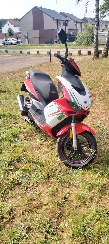 Neco gpx 125cc, Fietsen en Brommers, Scooters | Overige merken, Zo goed als nieuw, Benzine, Ophalen