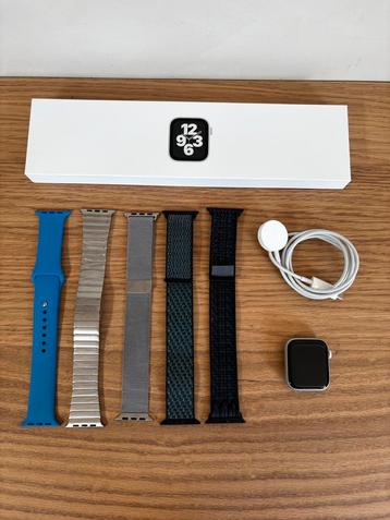 Apple Watch SE 44 - Cellular 4G beschikbaar voor biedingen