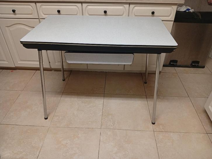 vintage keukentafel uitschuifbaar jaren 60 in formica, Huis en Inrichting, Tafels | Eettafels, Gebruikt, 50 tot 100 cm, 100 tot 150 cm