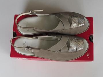 Dames sandalen maat 40 / 6,5/ ARA/ beige in zeer mooie staat