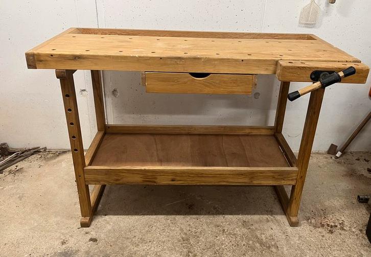 Massieve werkbank met bankschroef, Bricolage & Construction, Établis, Utilisé, 120 à 170 cm, Étau, Enlèvement