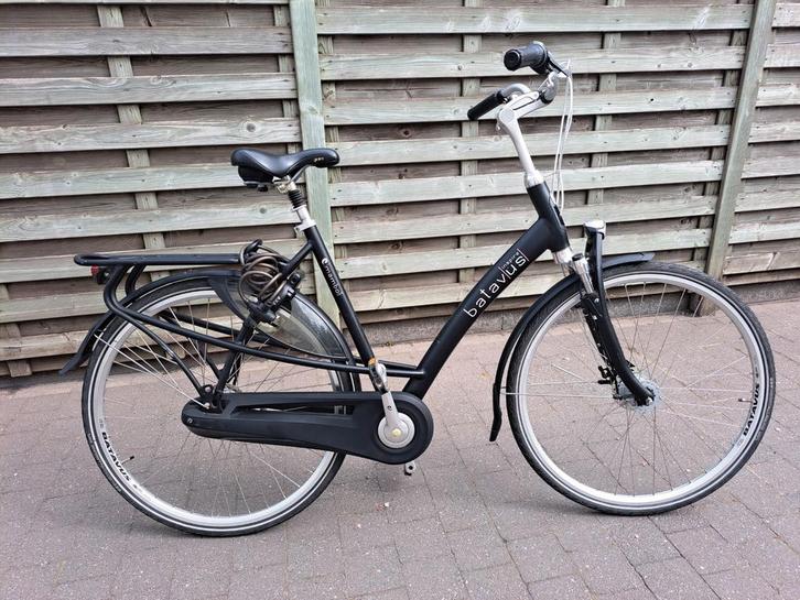Zwarte Damesfiets Batavus fiets, Fietsen en Brommers, Fietsen | Dames | Damesfietsen, Zo goed als nieuw, Batavus, Versnellingen