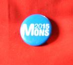 badge epinglette en metal mons 2015, Collections, Broches, Pins & Badges, Enlèvement ou Envoi, Comme neuf, Autres sujets/thèmes