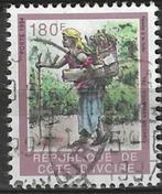 Ivoorkust 1995 - Yvert 941 - Een houtsprokkelende vrouw (ST), Timbres & Monnaies, Timbres | Afrique, Affranchi, Envoi