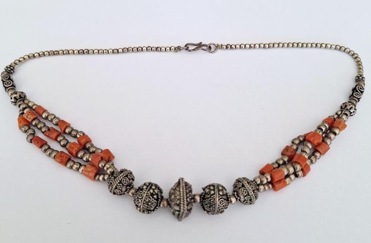 Oude ethische ketting met bloedkoraal, Handtassen en Accessoires, Antieke sieraden, Ketting, Koper, Verzenden