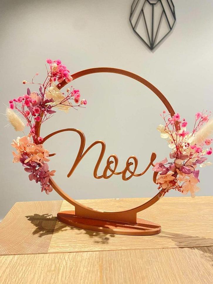 Flowerhoop gepersonaliseerd 23cm - naamcirkel - DIY -bloemen, Huis en Inrichting, Woonaccessoires | Kransen, Nieuw, Ophalen of Verzenden