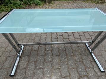 Glazen tafel  beschikbaar voor biedingen