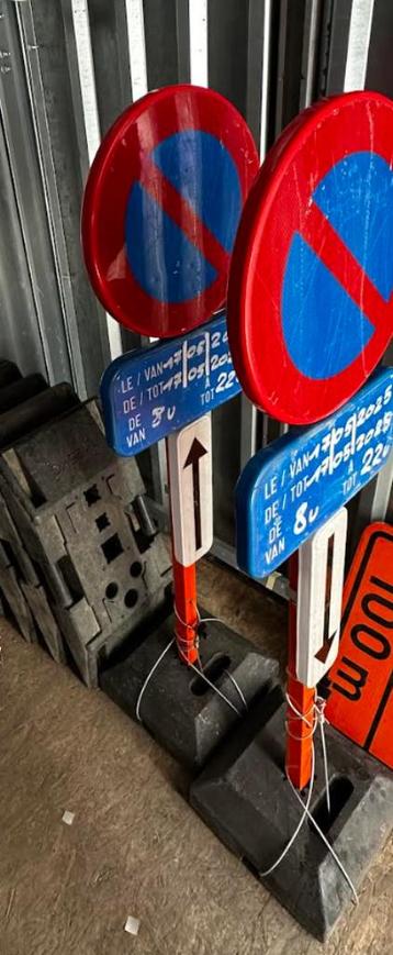 Volledige set parkeerborden E1 met alle toebehoren beschikbaar voor biedingen