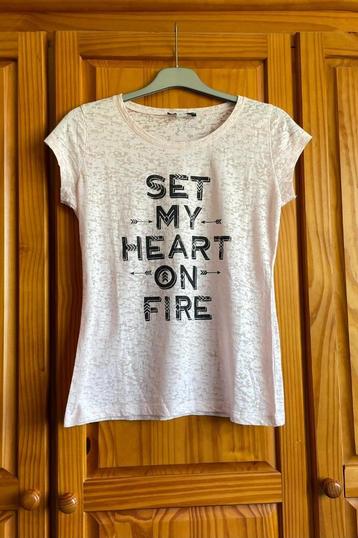 Tshirt rose Taille 38 beschikbaar voor biedingen