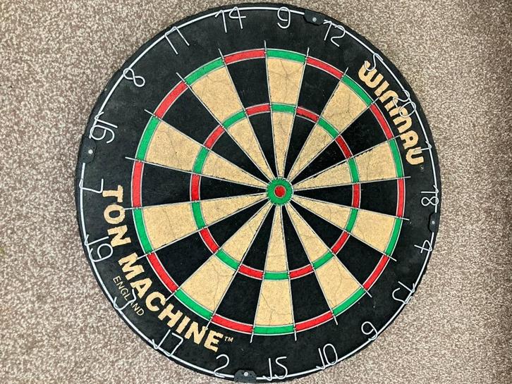 Winmau Ton Machine dartbord (vintage), Sport en Fitness, Darts, Zo goed als nieuw, Dartbord, Ophalen of Verzenden