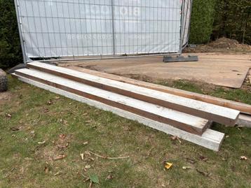 5 houten balken 3m beschikbaar voor biedingen