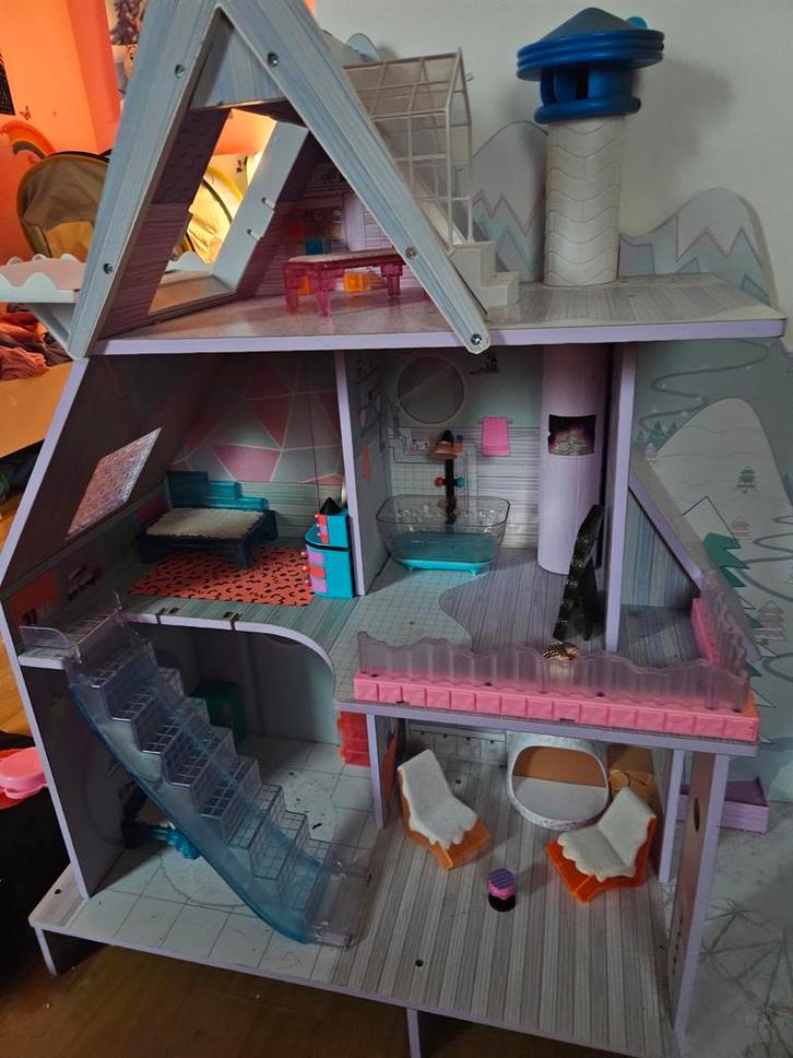 Énorme lots poupee lol très bonne occasion, Enfants & Bébés, Jouets | Véhicules en jouets, Enlèvement