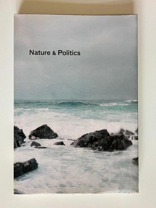 Livre de photographies Nature & Politics de Thomas Struth, Boeken, Kunst en Cultuur | Fotografie en Design, Gelezen, Fotografie algemeen