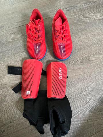 Kipsta voetbalschoenen en scheenbeschermers beschikbaar voor biedingen