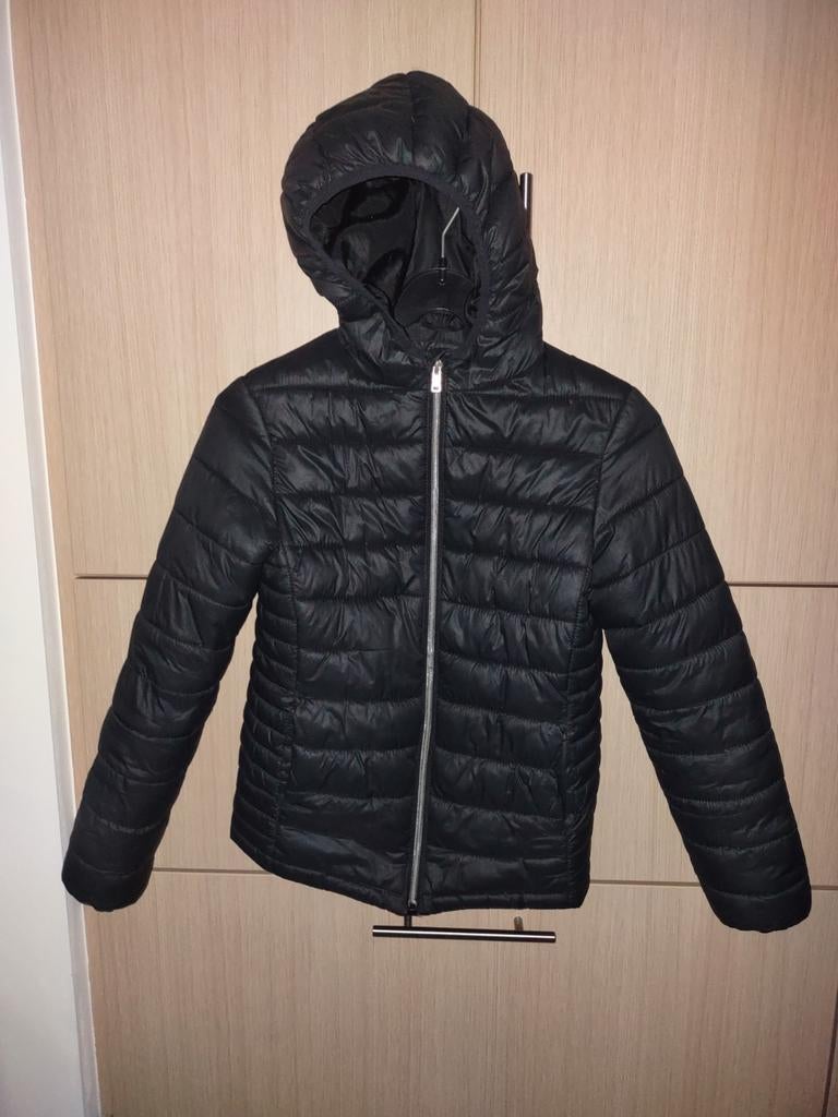 zwarte dunne jas met kap - Primark - maat 146-152, Ophalen, Jongen of Meisje, Zo goed als nieuw, Primark