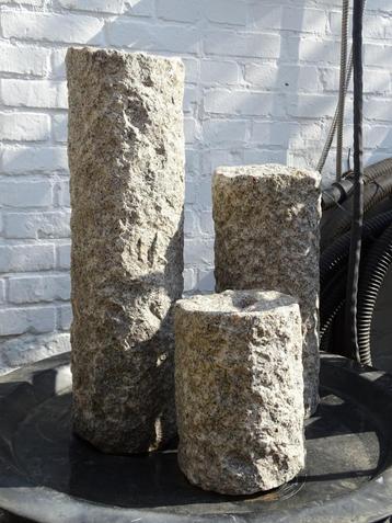 Stenen waterornament bronsteen pilaren fontein natuursteen