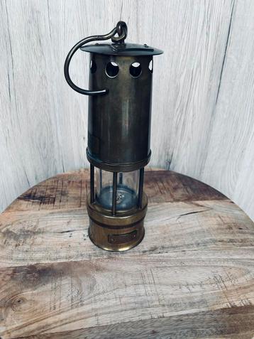 Lampe de mineur beschikbaar voor biedingen