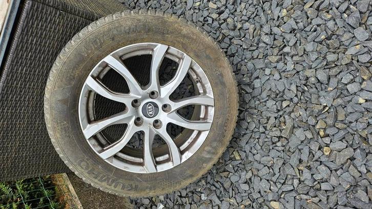 deze winterbanden stonden onder een Kia sportage 2017, Auto-onderdelen, Banden en Velgen, Band(en), Winterbanden, Gebruikt, Ophalen
