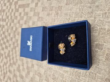 Prachtige stralende Swarovski hartjes oorbellen gemerkt  beschikbaar voor biedingen