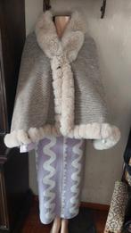 Cape beige très belle fourrure  bien chaude 25E, Kleding | Dames, Ophalen, Beige