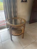 rond rotan bijzettafel / kleine salontafel met glazen blad, Huis en Inrichting, Rond, 55 tot 75 cm, Zo goed als nieuw, Ophalen
