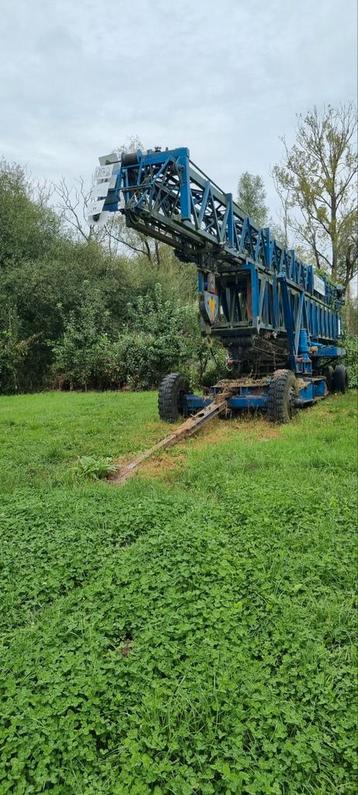 grues  disponible aux enchères