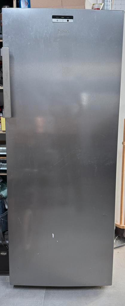 Beko diepvriezer RFSA240M23X, Elektronische apparatuur, Vriezers en Diepvrieskisten, Zo goed als nieuw, Tussenbouw, Vrieskist