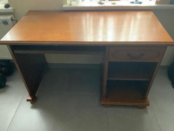 Bureau eik  beschikbaar voor biedingen