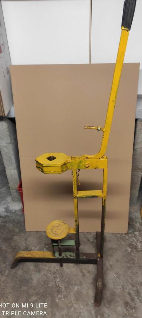 Bouchonneuse, Divers, Divers Autre, Utilisé, Enlèvement