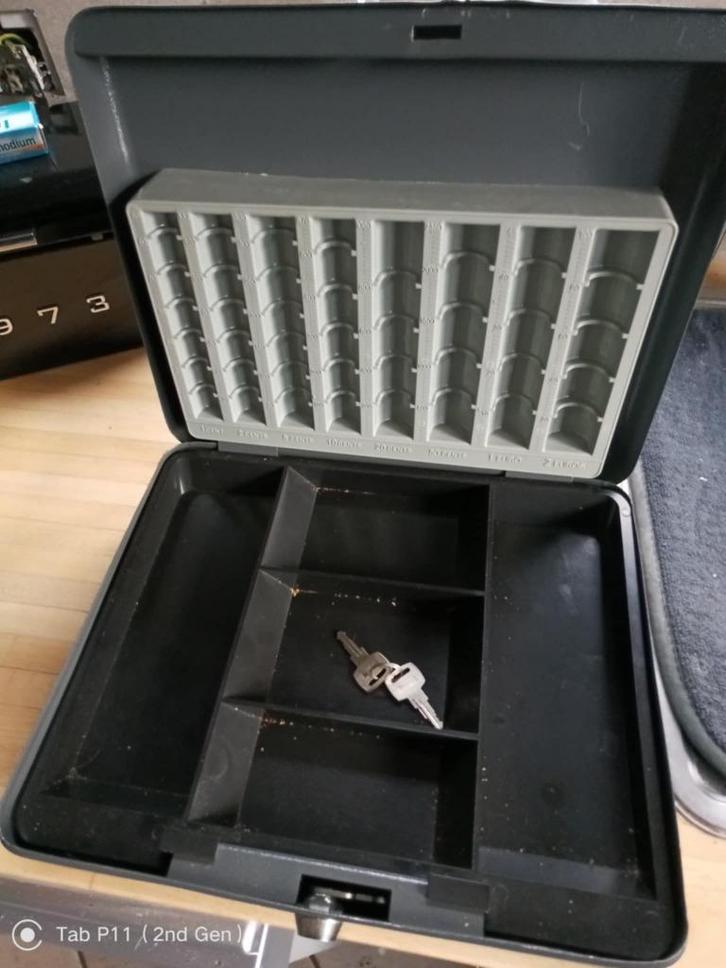 CAISSE/COFFRE A MONNAIE   -  (LIEGE)., Divers, Divers Autre, Utilisé, Enlèvement