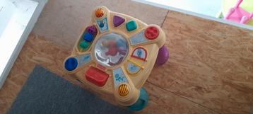 Baby activiteiten tafel beschikbaar voor biedingen