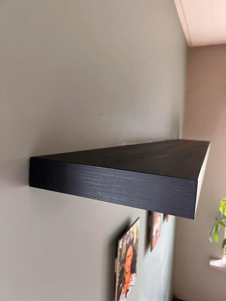 IKEA zweefplank - wand plank - zwart / bruin, Huis en Inrichting, Woonaccessoires | Wandplanken en Boekenplanken, Zo goed als nieuw