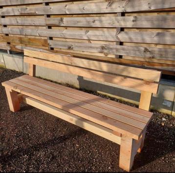 Prachtige Houten Tuinbanken beschikbaar voor biedingen