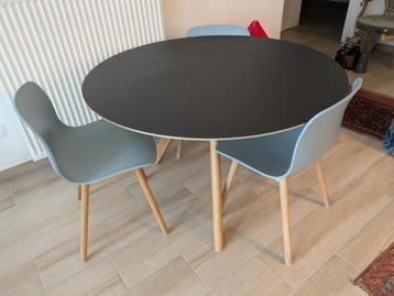 Tafel Design Hay beschikbaar voor biedingen