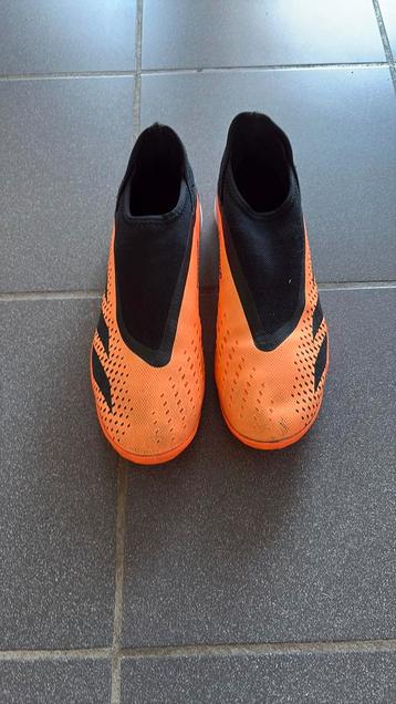 Adidas sportschoenen beschikbaar voor biedingen