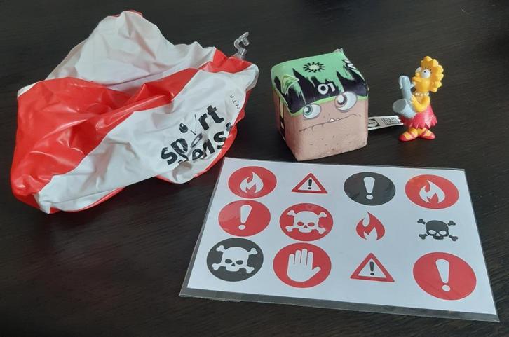 Gadgets: strandbal, Lisa Simpson, stickers, vierkante bal, Kinderen en Baby's, Speelgoed | Educatief en Creatief, Nieuw, Ophalen of Verzenden