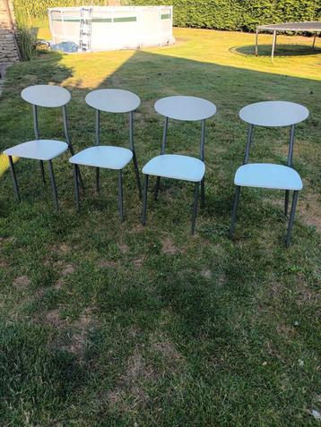 4 keuken stoelen ( kleine prijs) beschikbaar voor biedingen