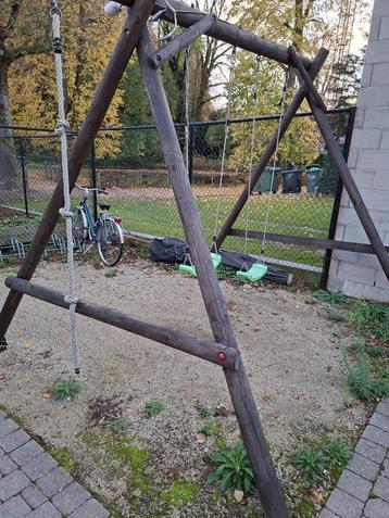 grote houten schommel, jaar 2022 beschikbaar voor biedingen