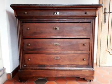 Louis-Philippe kast  beschikbaar voor biedingen