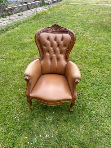 Lederen fauteuil beschikbaar voor biedingen