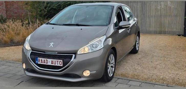 Peugeot 208/1.4 essence/49.000 km, Autos, Peugeot, Entreprise, Achat, Essence, Euro 5, Hatchback, 5 portes, Boîte manuelle, Argent ou Gris