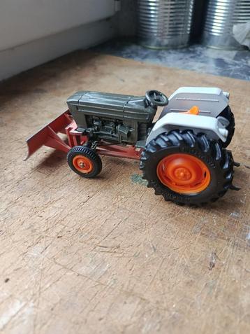 Ford 6600 Britains tractor met nivelleerblad. beschikbaar voor biedingen