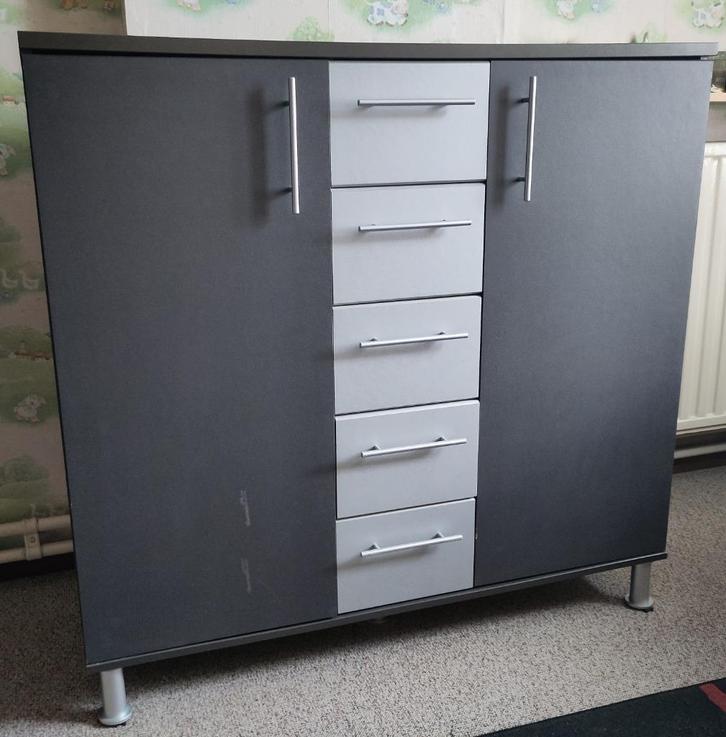 Elegante kast, Huis en Inrichting, Kasten | Kleerkasten, Gebruikt, 100 tot 150 cm, 100 tot 150 cm, 25 tot 50 cm, Met lade(s), Met deur(en)