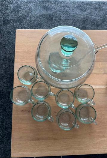 Punch bowl met 8 glaasjes  beschikbaar voor biedingen