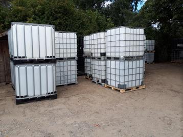 Watervaten op plastieken pallet , ibc containers 1000L beschikbaar voor biedingen