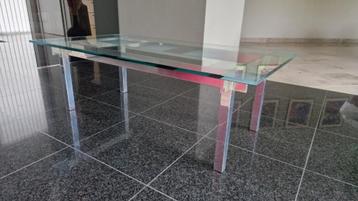 salontafel met glazen blad beschikbaar voor biedingen
