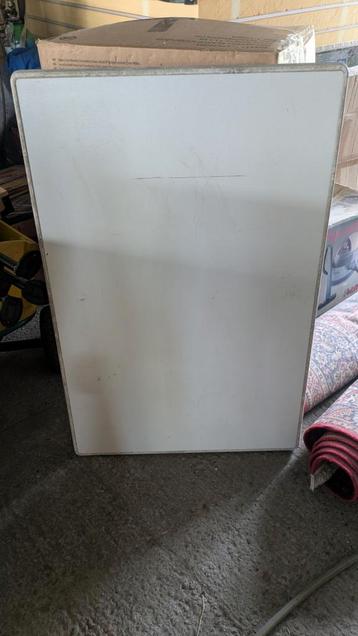 Degelijke klaptafel uit 1 stuk snel gemonteerd. beschikbaar voor biedingen