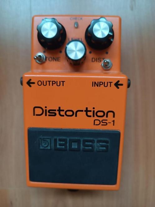 Boss DS-1 met Keeley/Analogman Mod (Video beschikbaar), Musique & Instruments, Effets, Comme neuf, Distortion, Overdrive ou Fuzz