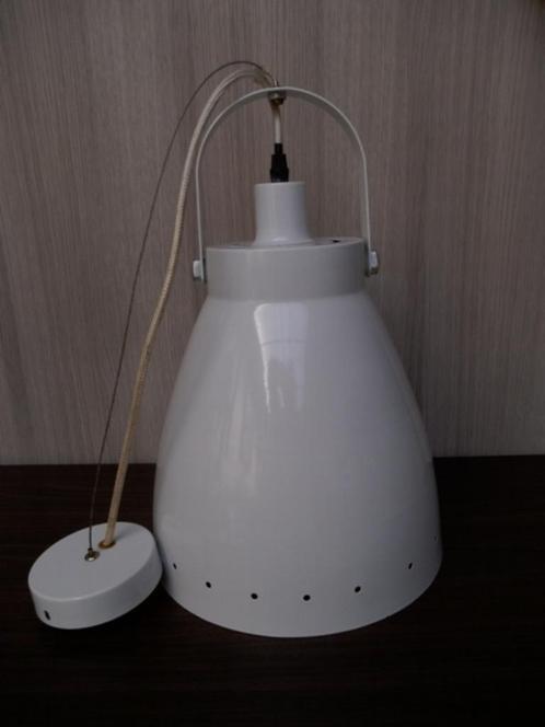 Witte plafondlamp met industriële look., Maison & Meubles, Lampes | Suspensions, Comme neuf, Métal, Enlèvement ou Envoi