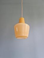 Suspension scandinave en opaline couleur miel, 1960, Enlèvement ou Envoi